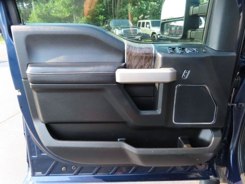 Used 2019 Ford F250 Lariat w/ FX4 Off-Road Package AWD/4WD image 25