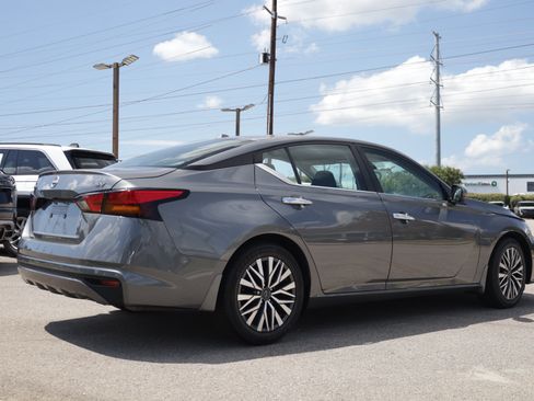 Used 2023 Nissan Altima 2.5 SV FWD image 5