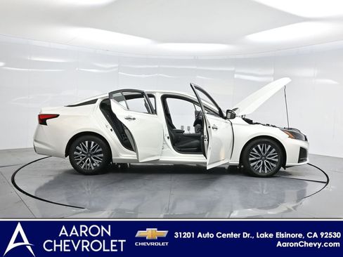 Used 2023 Nissan Altima 2.5 SV image 3