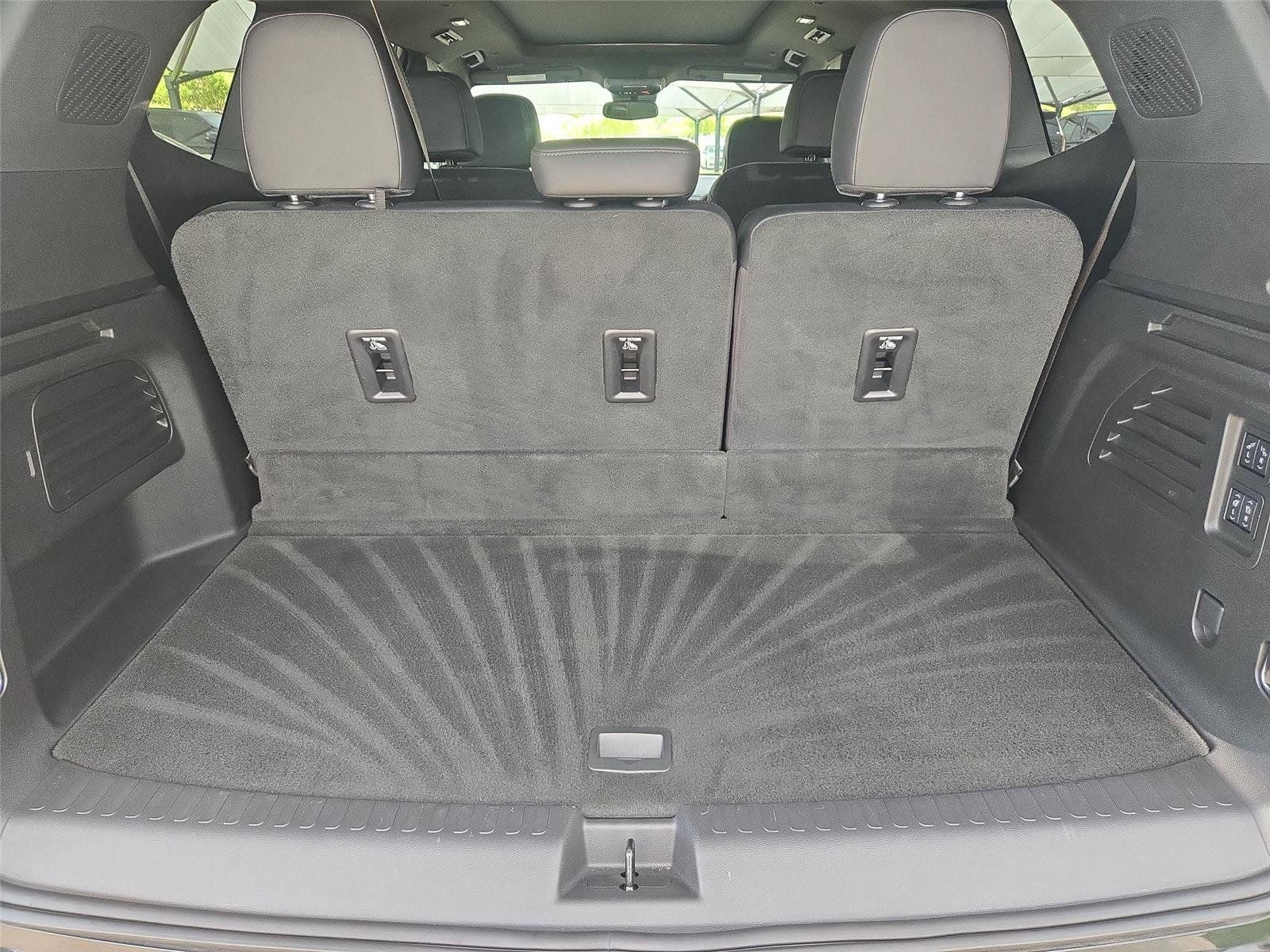 Used 2025 GMC Acadia Denali w/ LPO, Floor Liner Package AWD/4WD image 30