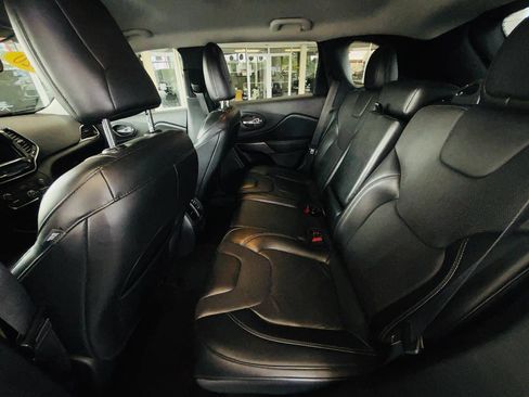 Used 2020 Jeep Cherokee Limited FWD image 34