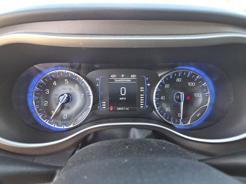 Used 2022 Chrysler Voyager LX image 11