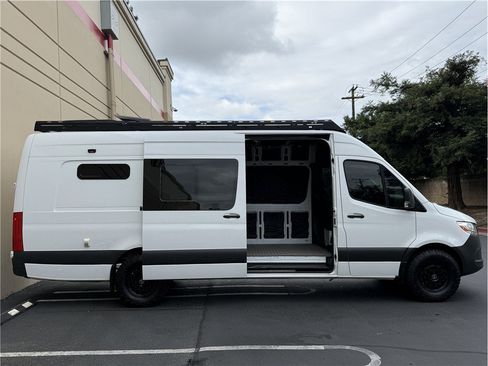 Used 2020 Mercedes-Benz Sprinter 2500 image 23
