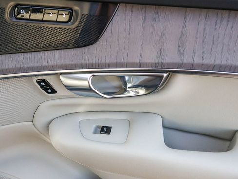 New 2026 Volvo XC90 T8 Ultra w/ Protection Package Premier image 19