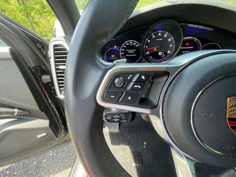 Used 2020 Porsche Cayenne AWD/4WD image 16