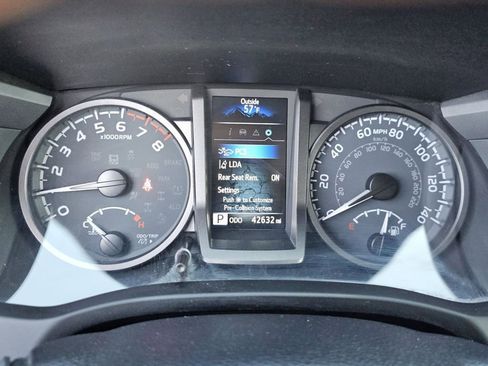 Used 2023 Toyota Tacoma TRD Sport AWD/4WD image 32