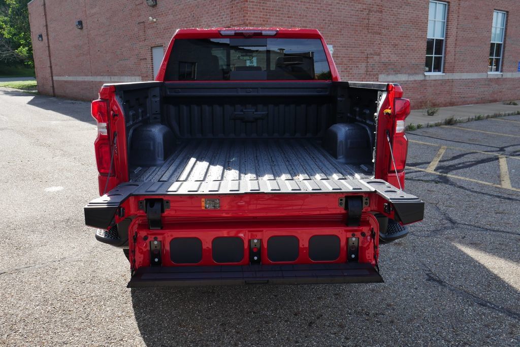 New 2026 Chevrolet Silverado 1500 ZR2 w/ LPO, Dark Essentials Package AWD/4WD image 8