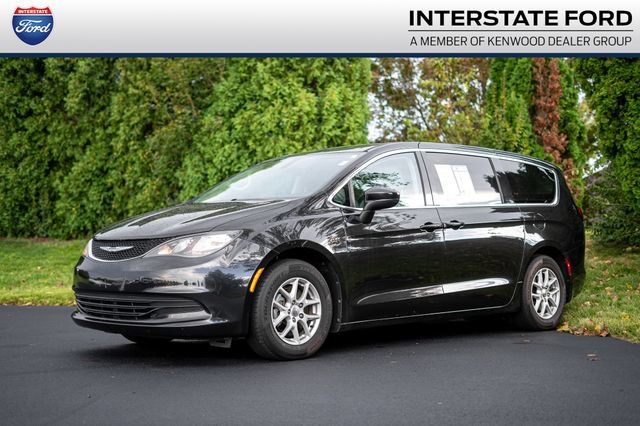 Used 2017 Chrysler Pacifica Touring FWD image 1