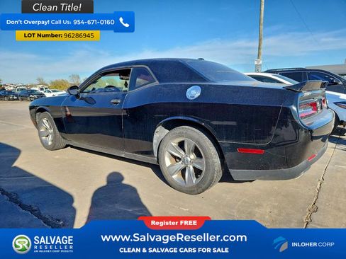 Used 2018 Dodge Challenger SXT image 3