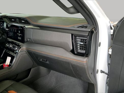 Used 2024 GMC Sierra 2500 AT4 w/ AT4 Premium Plus Package AWD/4WD image 19