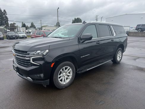 Used 2024 Chevrolet Suburban LT image 4