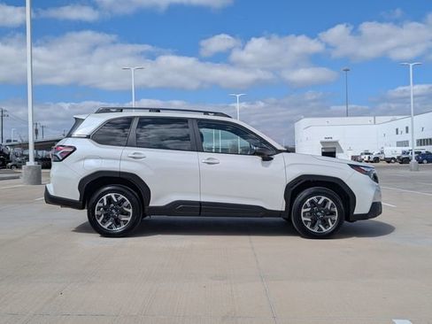Certified 2025 Subaru Forester Premium AWD/4WD image 6