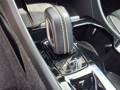 Used 2021 Volvo XC40 T5 R-Design AWD/4WD image 21