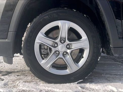 Used 2024 Jeep Compass Latitude image 9