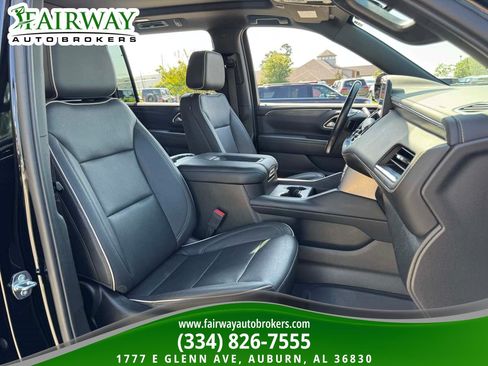 Used 2022 GMC Yukon XL SLT w/ SLT Premium Package AWD/4WD image 12