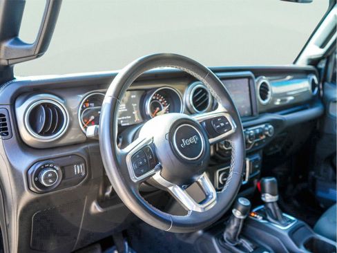 Used 2023 Jeep Gladiator Overland AWD/4WD image 10