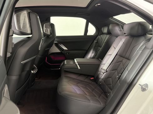 Used 2025 BMW 740i RWD image 18