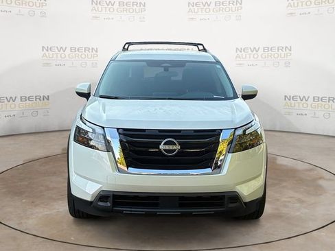 Used 2024 Nissan Pathfinder SV FWD image 8