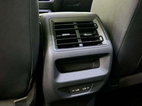 Used 2025 Volkswagen Tiguan SE R-Line image 13