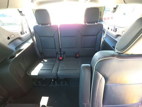 Used 2023 Chevrolet Suburban Premier image 26