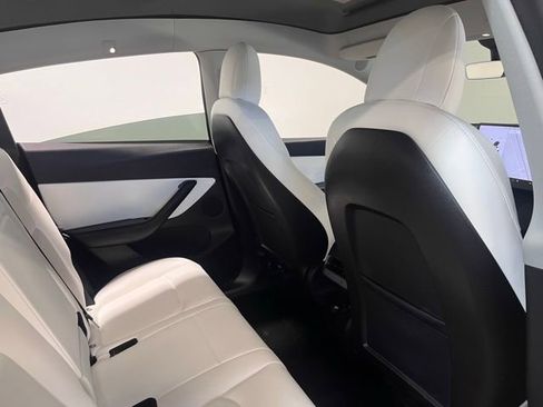 Used 2021 Tesla Model Y Long Range image 14