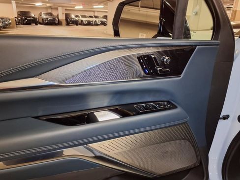 Used 2025 Cadillac Escalade IQ Sport 2 w/ LPO, ONYX Package image 17