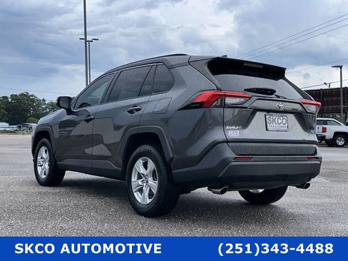 Used 2021 Toyota RAV4 XLE Premium image 28