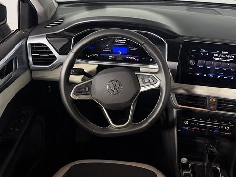 Used 2025 Volkswagen Taos SE AWD/4WD image 41