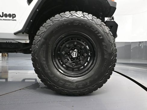 Used 2022 Jeep Gladiator Sport image 18