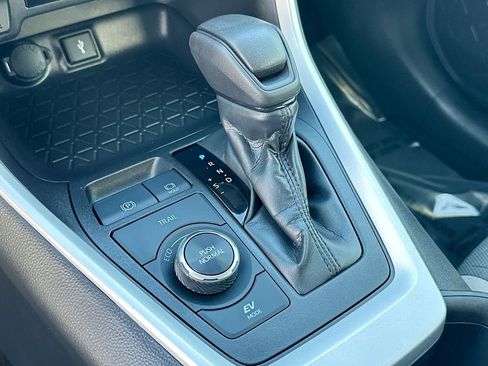 Used 2022 Toyota RAV4 XLE image 17