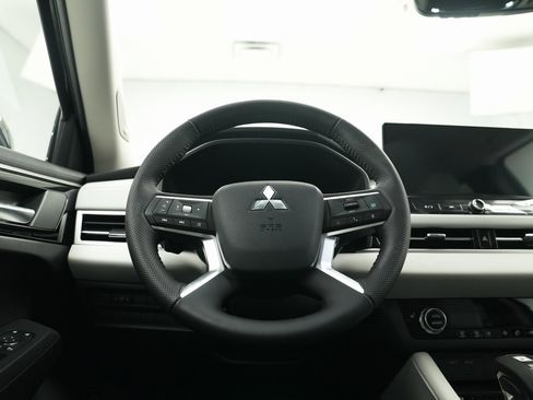 New 2025 Mitsubishi Outlander SE image 26