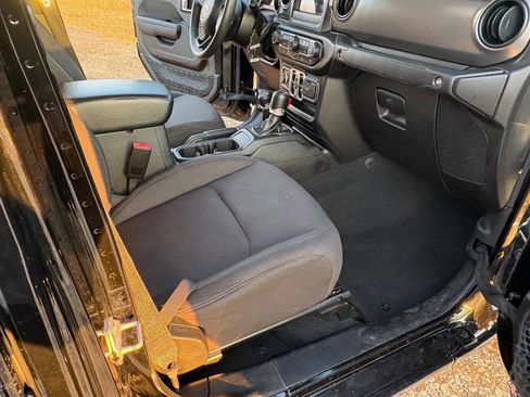 Used 2023 Jeep Gladiator Sport image 15