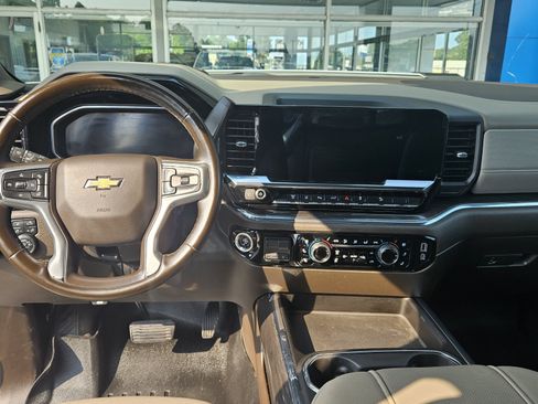 Used 2024 Chevrolet Silverado 2500 LTZ w/ LTZ Convenience Package AWD/4WD image 12