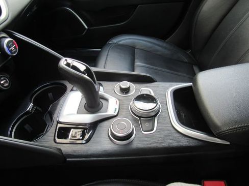 Used 2023 Alfa Romeo Giulia Sprint image 42