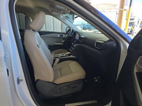 Used 2024 Ford Explorer Limited image 6