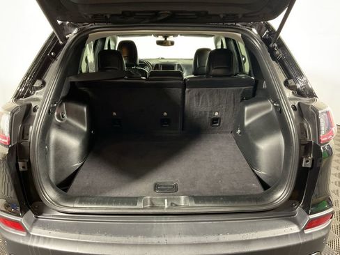 Used 2019 Jeep Cherokee Trailhawk w/ Comfort/Convenience Group image 16