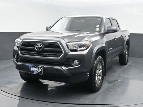 Used 2017 Toyota Tacoma SR5 image 3