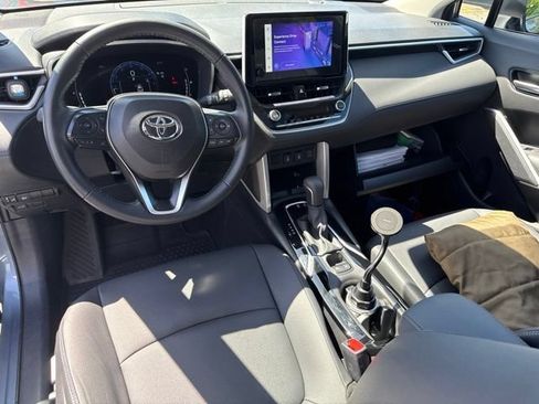 Used 2024 Toyota Corolla Cross XLE w/ Convenience Package AWD/4WD image 6