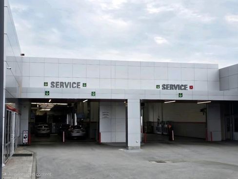 Used 2018 Toyota Corolla SE FWD image 3