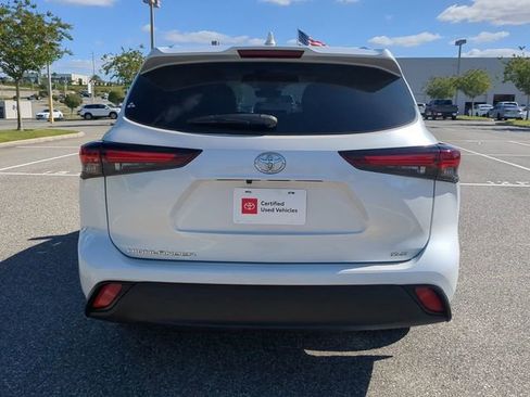 Certified 2024 Toyota Highlander XLE image 5