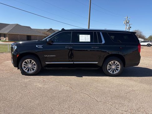 Certified 2023 GMC Yukon XL SLT image 2