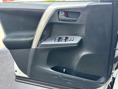 Used 2017 Toyota RAV4 LE image 7