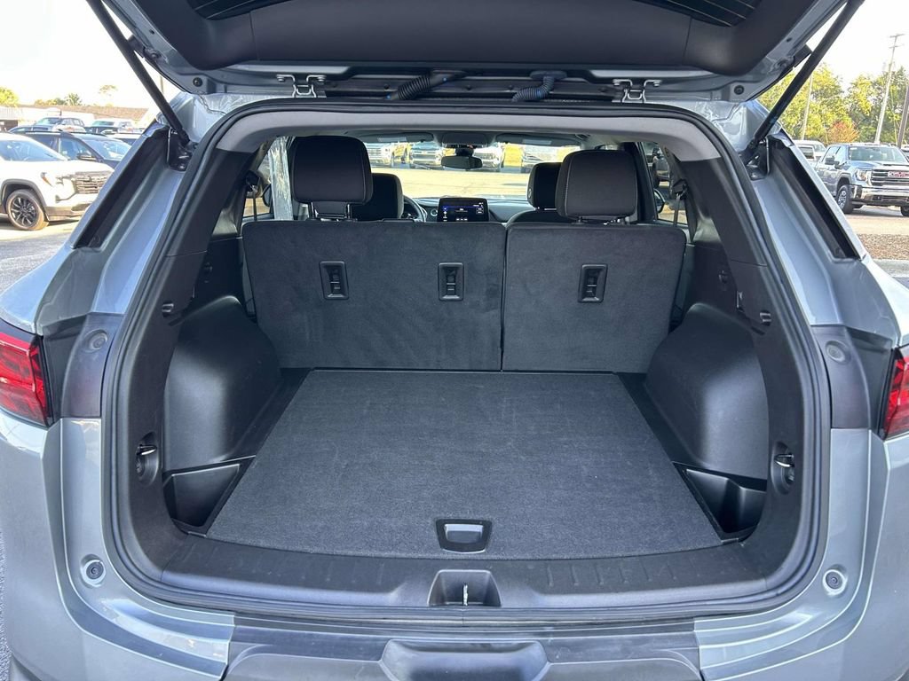 Used 2025 Chevrolet Blazer LT FWD image 11