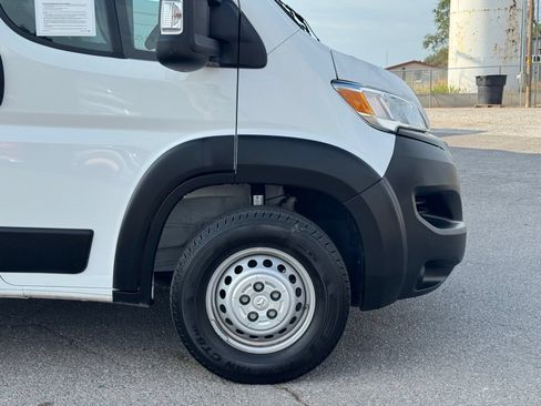 Used 2024 RAM ProMaster 2500 w/ Convenience Group FWD image 3