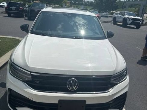 Used 2022 Volkswagen Tiguan SE R-Line AWD/4WD image 2