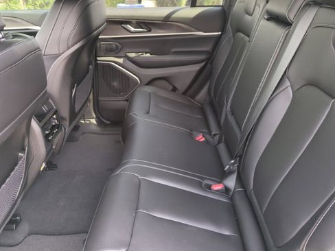 New 2026 Jeep Grand Cherokee Limited AWD/4WD image 17