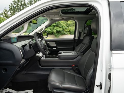 Used 2025 Ford Expedition Active AWD/4WD image 14