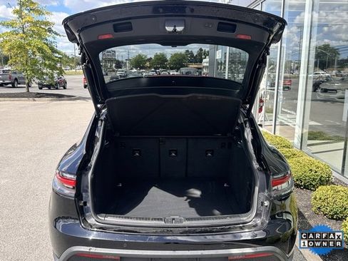 Used 2023 Porsche Macan S w/ Premium Package image 6