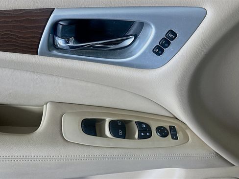 Used 2020 Nissan Pathfinder Platinum w/ Cargo Package image 15