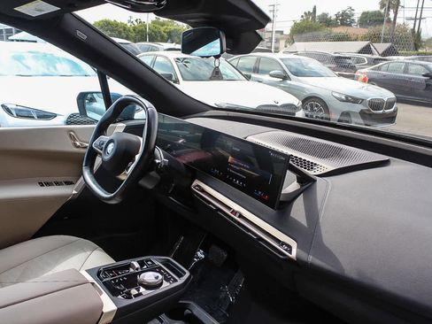 Used 2024 BMW iX xDrive50 w/ Sport Package AWD/4WD image 15